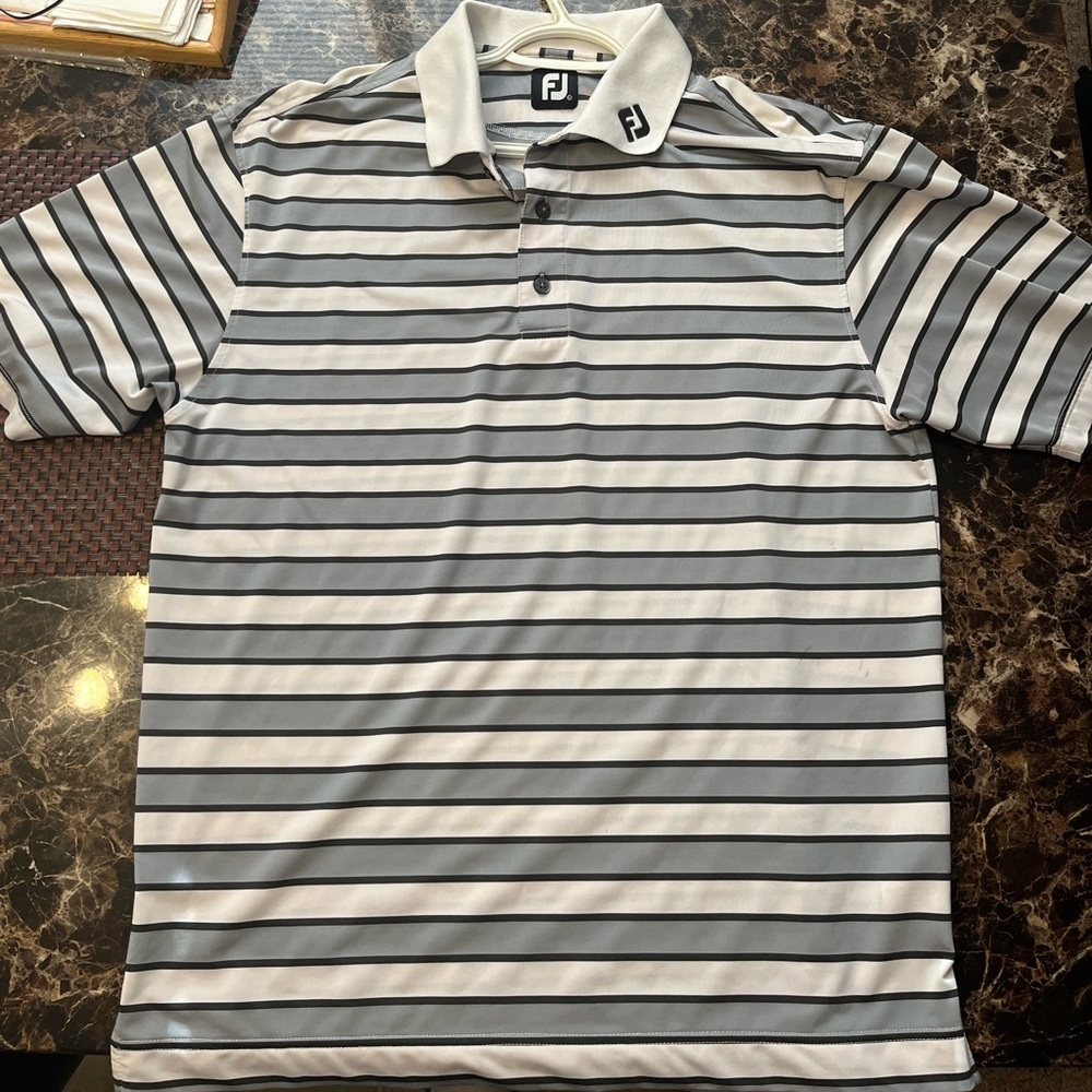 Mens FootJoy golf polo. Size L.